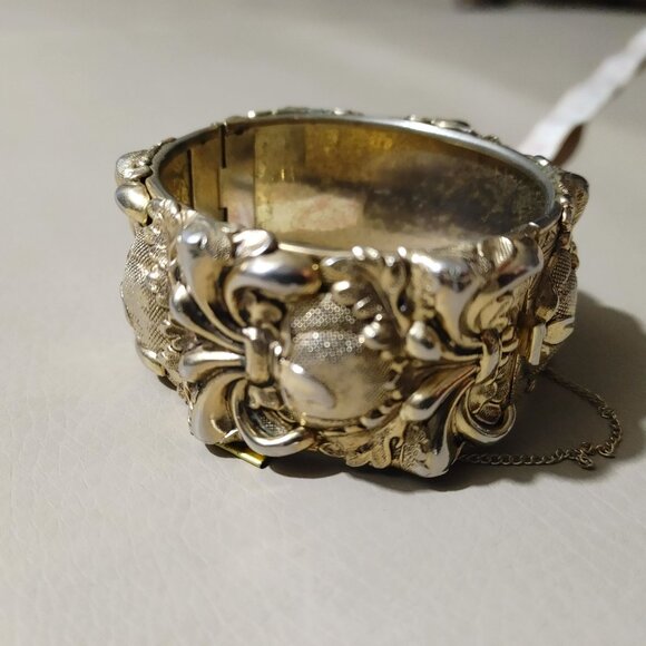 Vintage Vargus Gold Tone Mesh Floral Hinged Clasp Bangle Bracelet Safety Chain - Picture 3 of 10